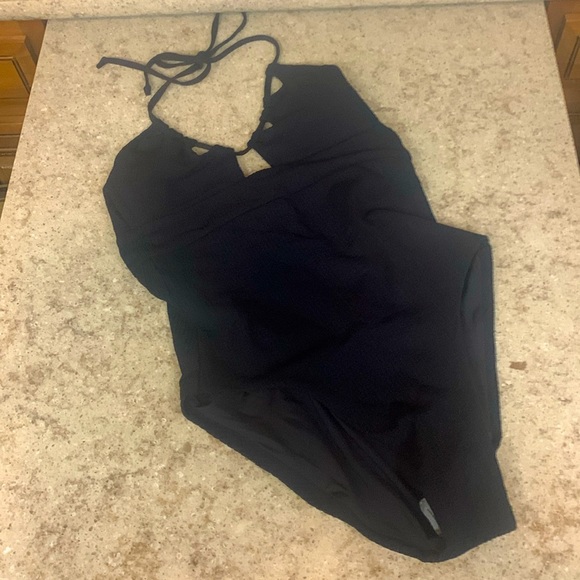 NWOT BECCA® by Rebecca Virtue Pucker Up Candice Multi-way Swimsuit Size Medium - Picture 5 of 10